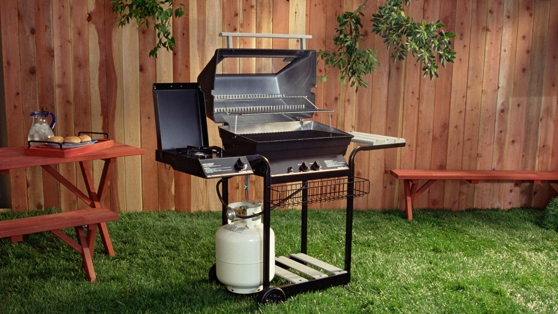 Which Gas Grills Don't Have PFAS: Safe Outdoor Cooking